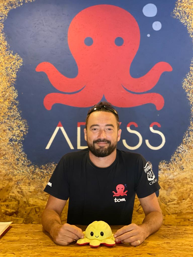 Team Abyss dive center